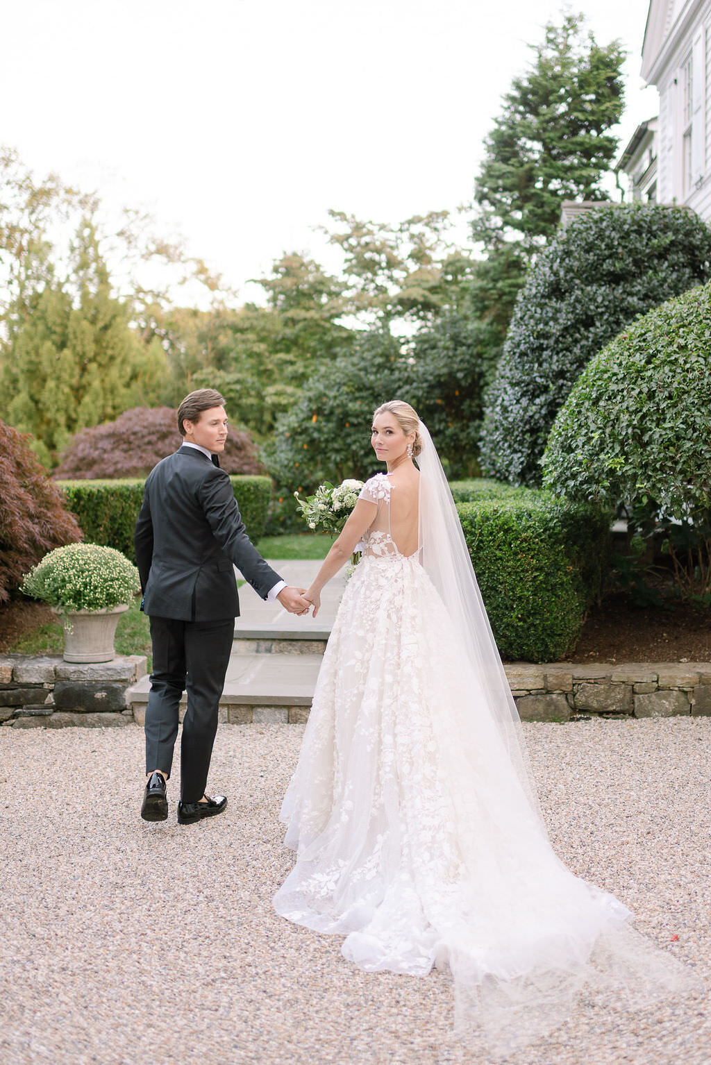 Editorial Oregon wedding photography offering refined, timeless images rooted in presence and authentic storytelling.