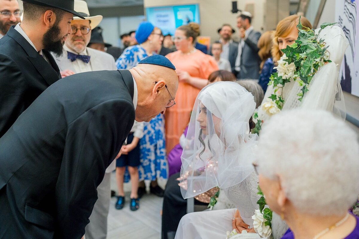 Eliana-Melmed-Photography-Chicago-LosAngeles-Jewish-WeddingPhotographer-CarmiKalman-Bedeken-00070