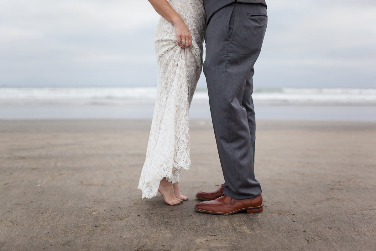 Brooke-and-Doug-Photography_Husband-and-wife-wedding-photographers_Beach-Wedding_17