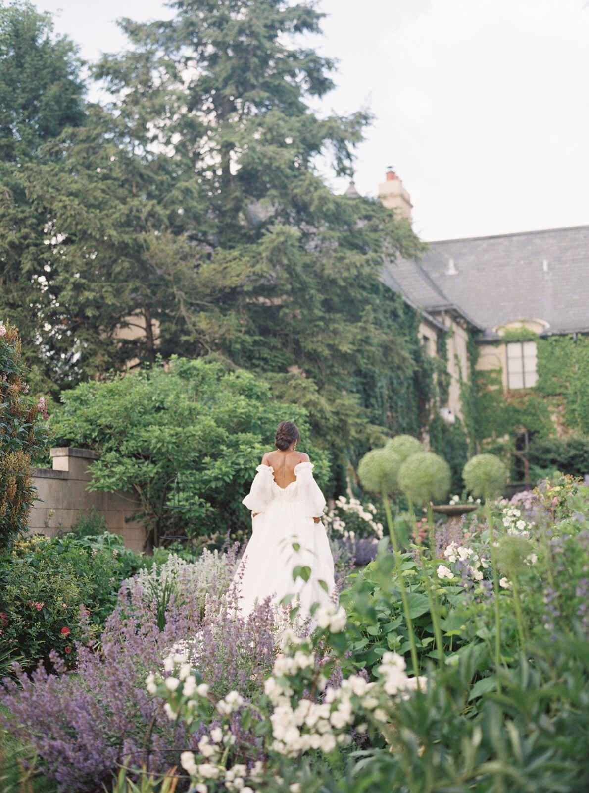 bride-portrait-greencrest-manor-wedding-Chicago-film-wedding-photographer-sarah-sunstrom-photography