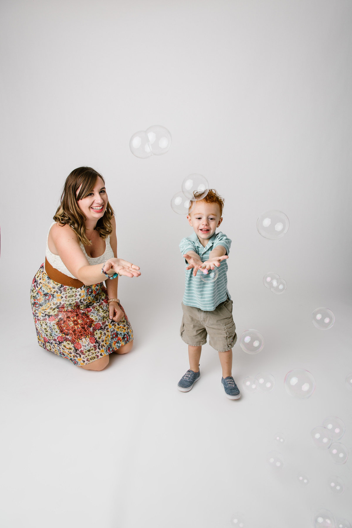 mother's day mini session with bubbles portrait by San Antonio photographer Expose The Heart