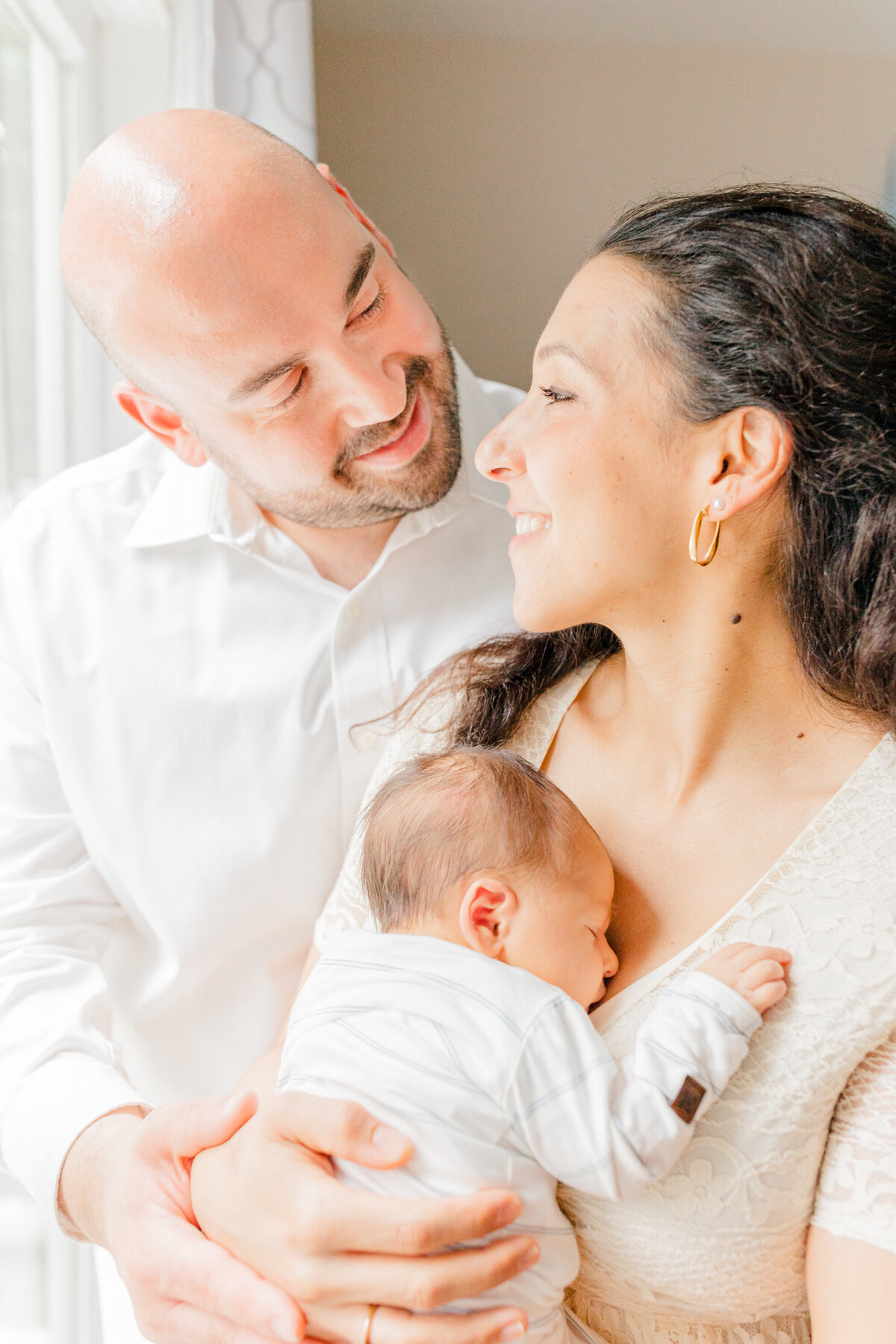 in home lifestyle newborn photography session in framingham massachusetts12
