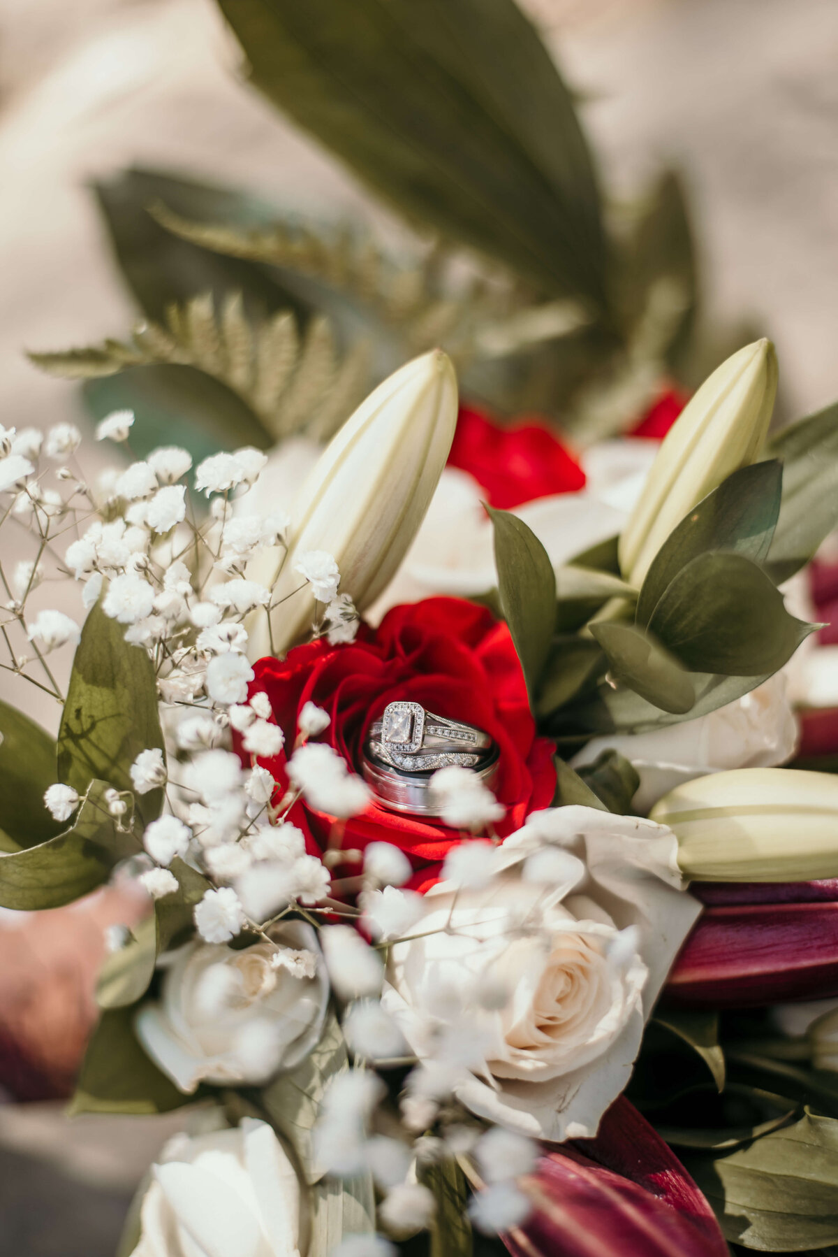 Flower bouquet with rings