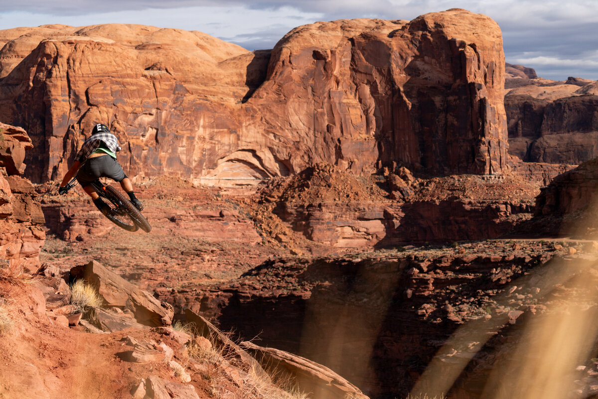 mtb_action_moab_captainahab_jump