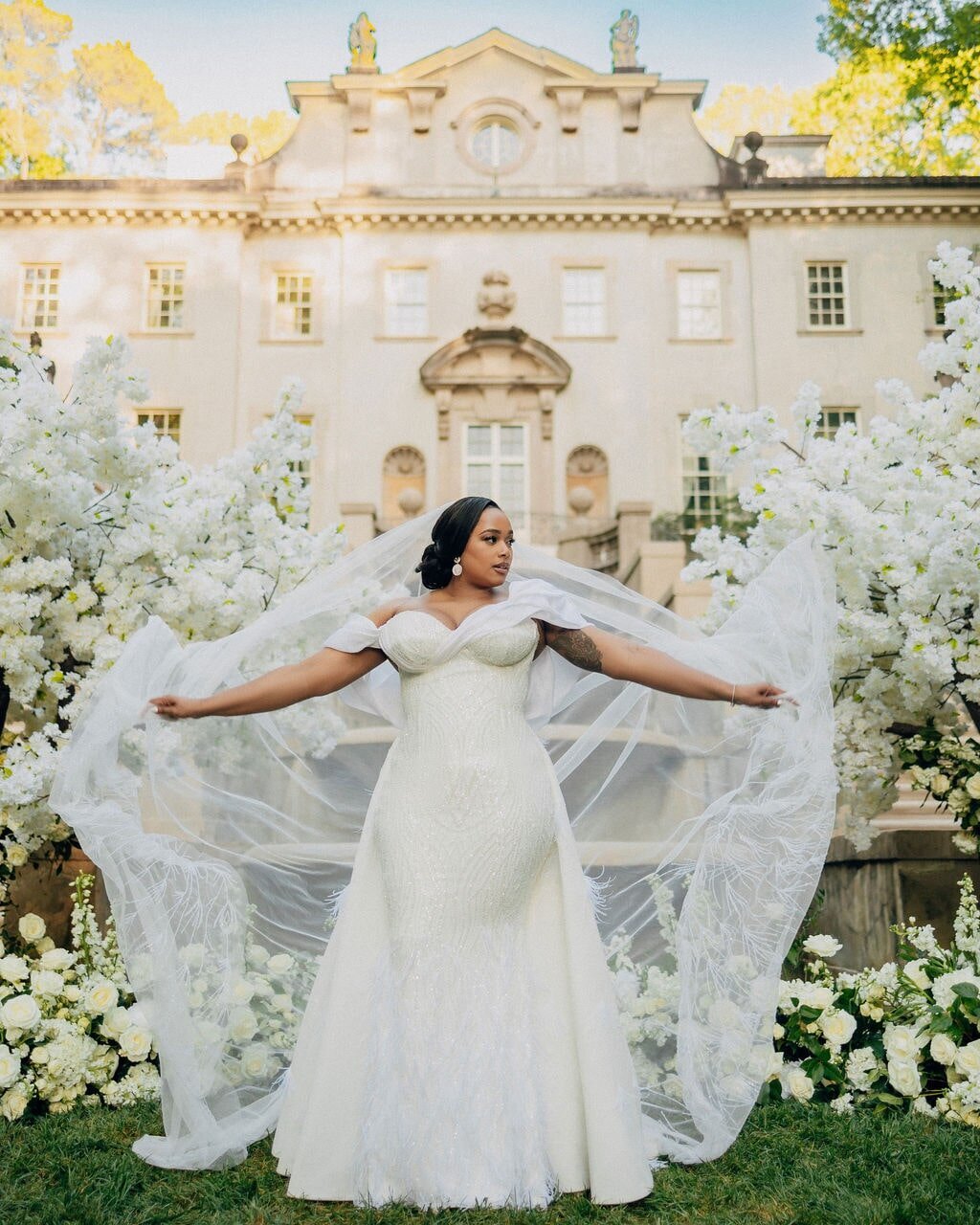 Bride portrait at the Swan House Lawn with flowing veil, Atlanta Photo by REEM