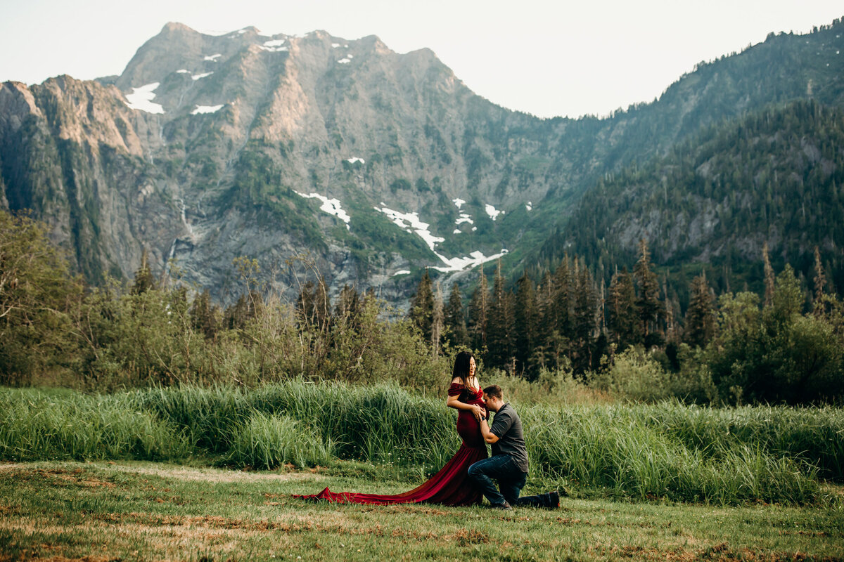 PNW Mountain and River Maternity Session-5