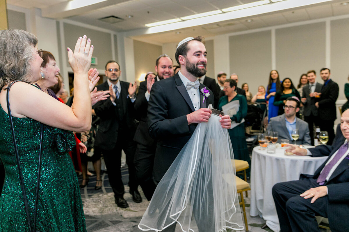 Eliana-Melmed-Photography-Chicago-LosAngeles-Jewish-WeddingPhotography-KabbalatPanim-00117