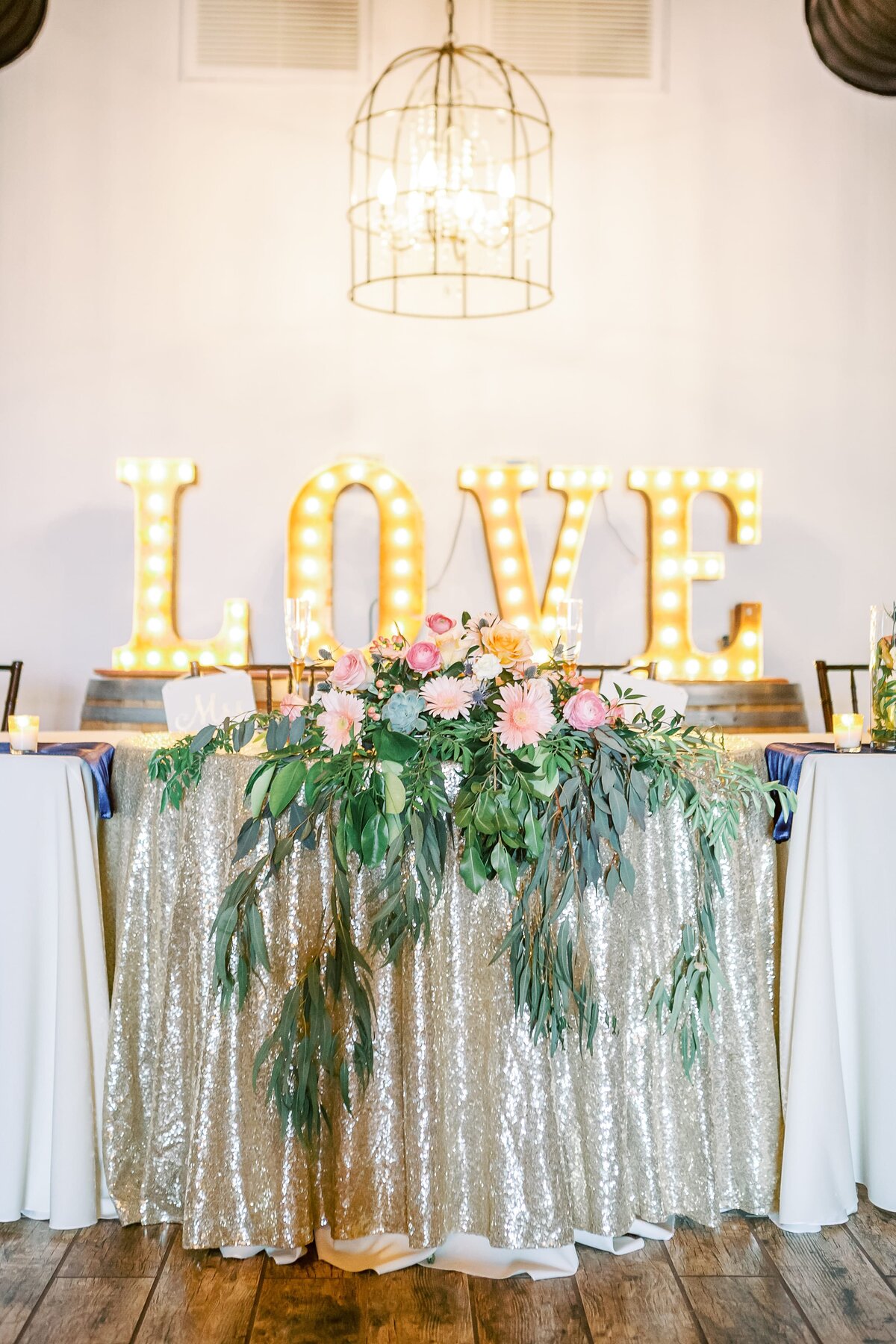 sweetheart-table-with-LOVE-sign