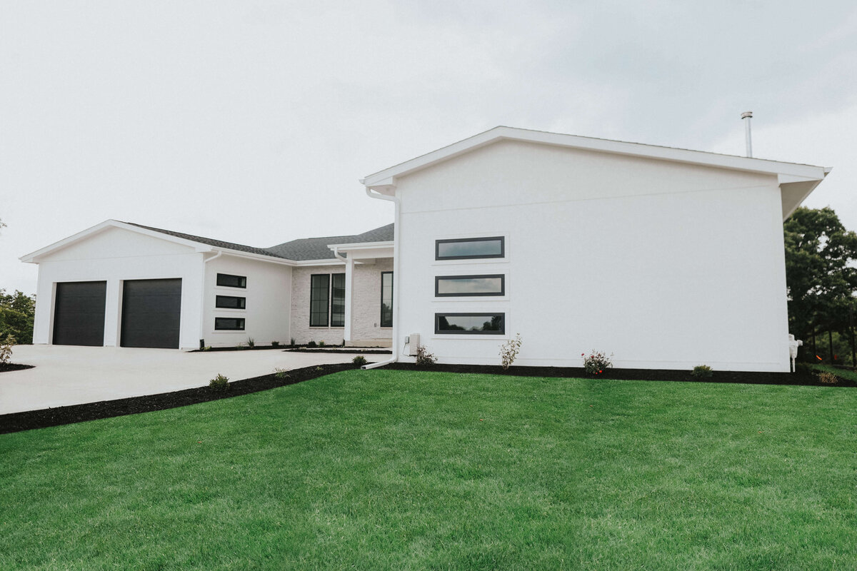1320-Exterior-Polk-City-Central-Iowa-Custom-Home-JRL-Builders-3F1A4924-2