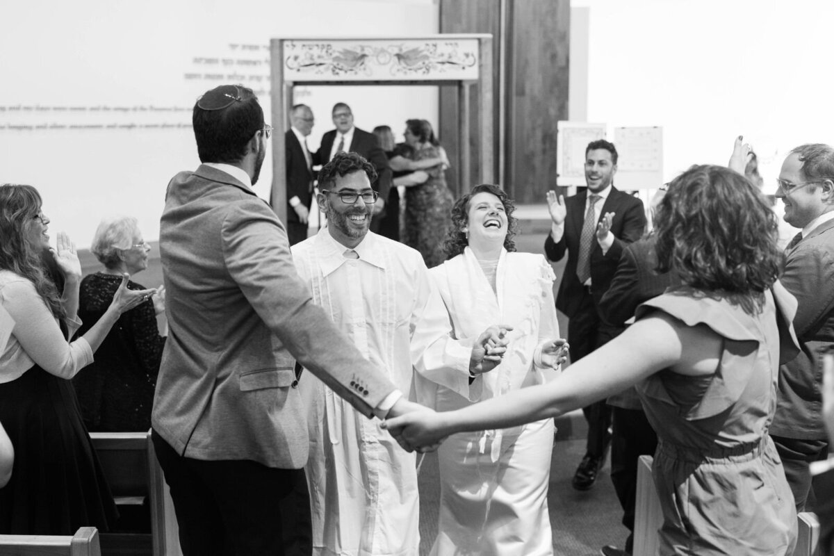 Eliana-Melmed-Photography-Chicago-LosAngeles-Jewish-WeddingPhotography-ShulaNoah-Chuppah-00212