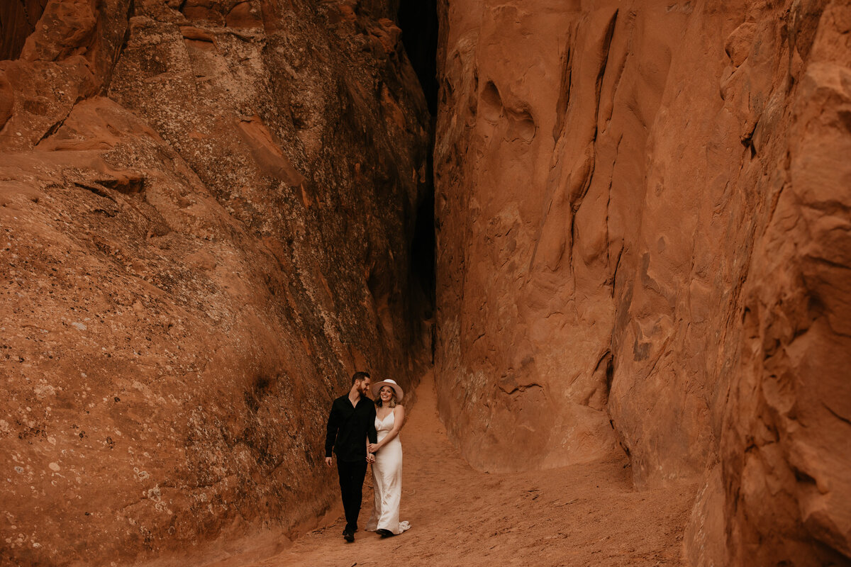 Arches-National-Park-Moab-Utah-engagement-photos-11