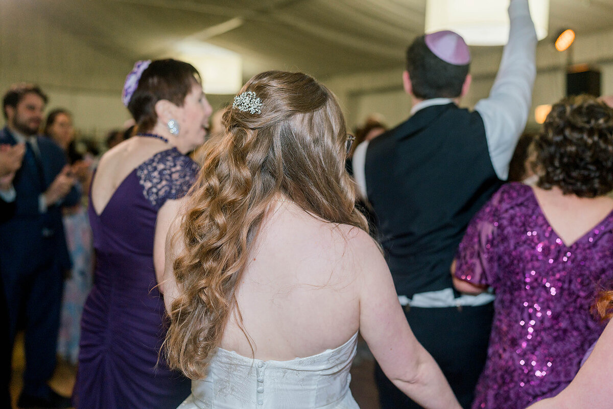 Eliana-Melmed-Photography-Chicago-LosAngeles-Jewish-WeddingPhotography-SimchaDancing-00239