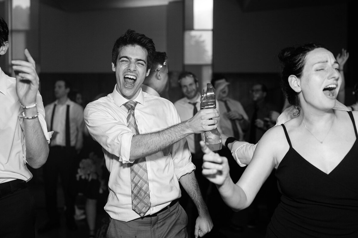 Eliana-Melmed-Photography-Chicago-LosAngeles-Jewish-WeddingPhotography-ElianaSklar-DanceFloor-00154