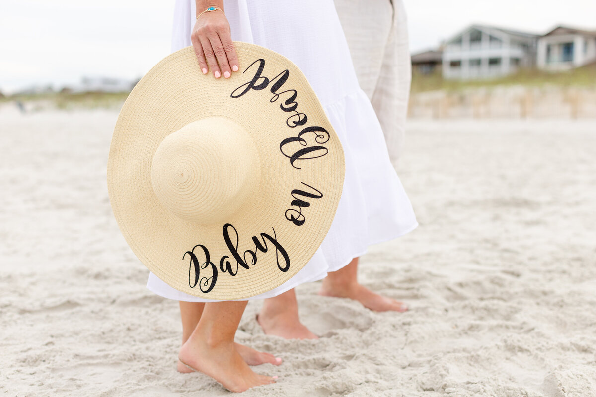 pregnancy announcement on the beach
