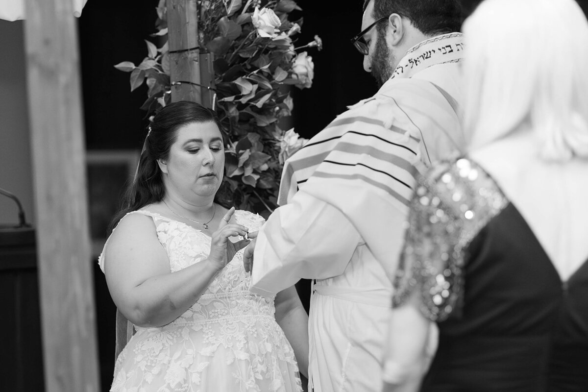 Eliana-Melmed-Photography-Chicago-LosAngeles-Jewish-WeddingPhotography-ElianaSklar-Chuppah-00131