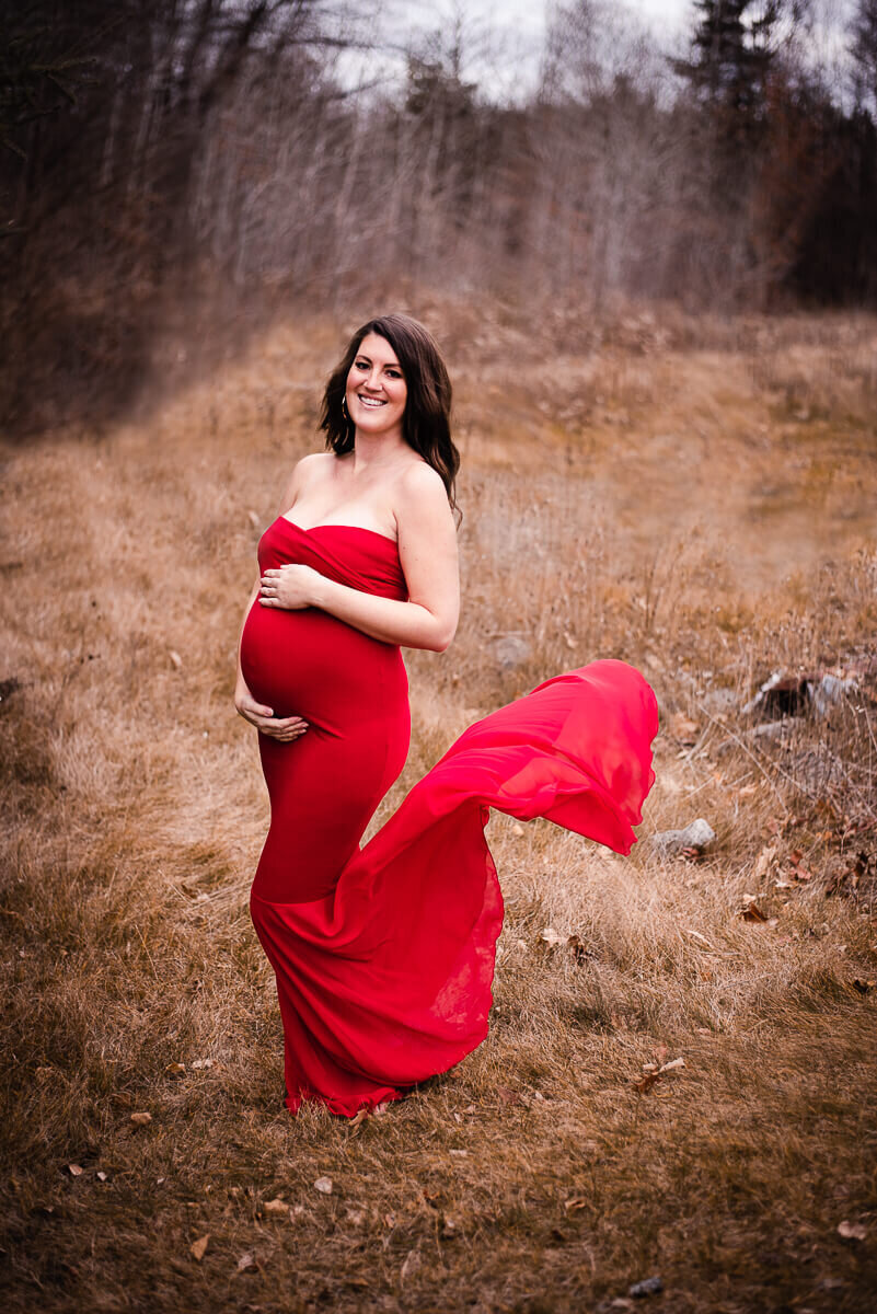 Pregnant mom posing in the wind of Toronto for Maternity photos