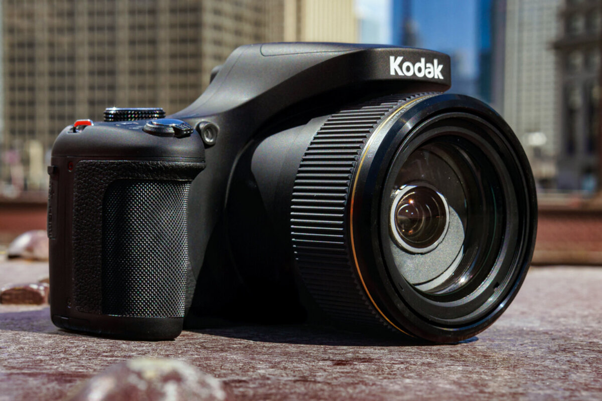 Kodak PIXPRO AZ901 camera in Chicago  at riverwalk