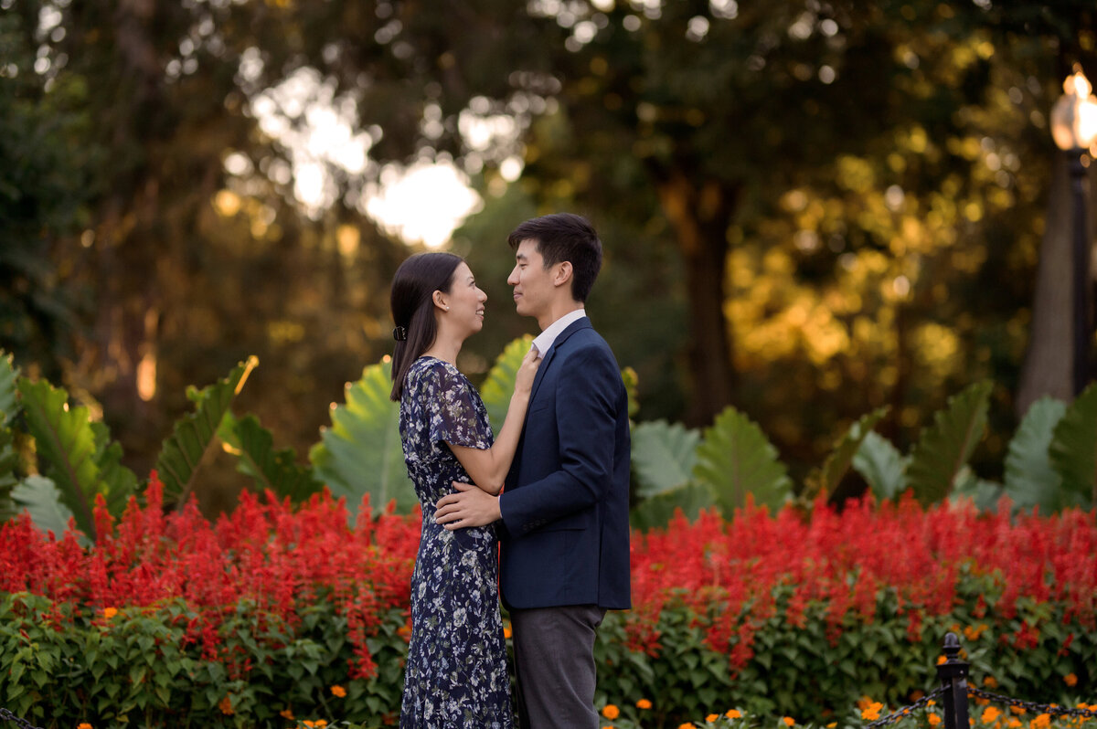 boston-engagement-photographers-boston-garden-engagement-portraits-city-engagement-garden-asian