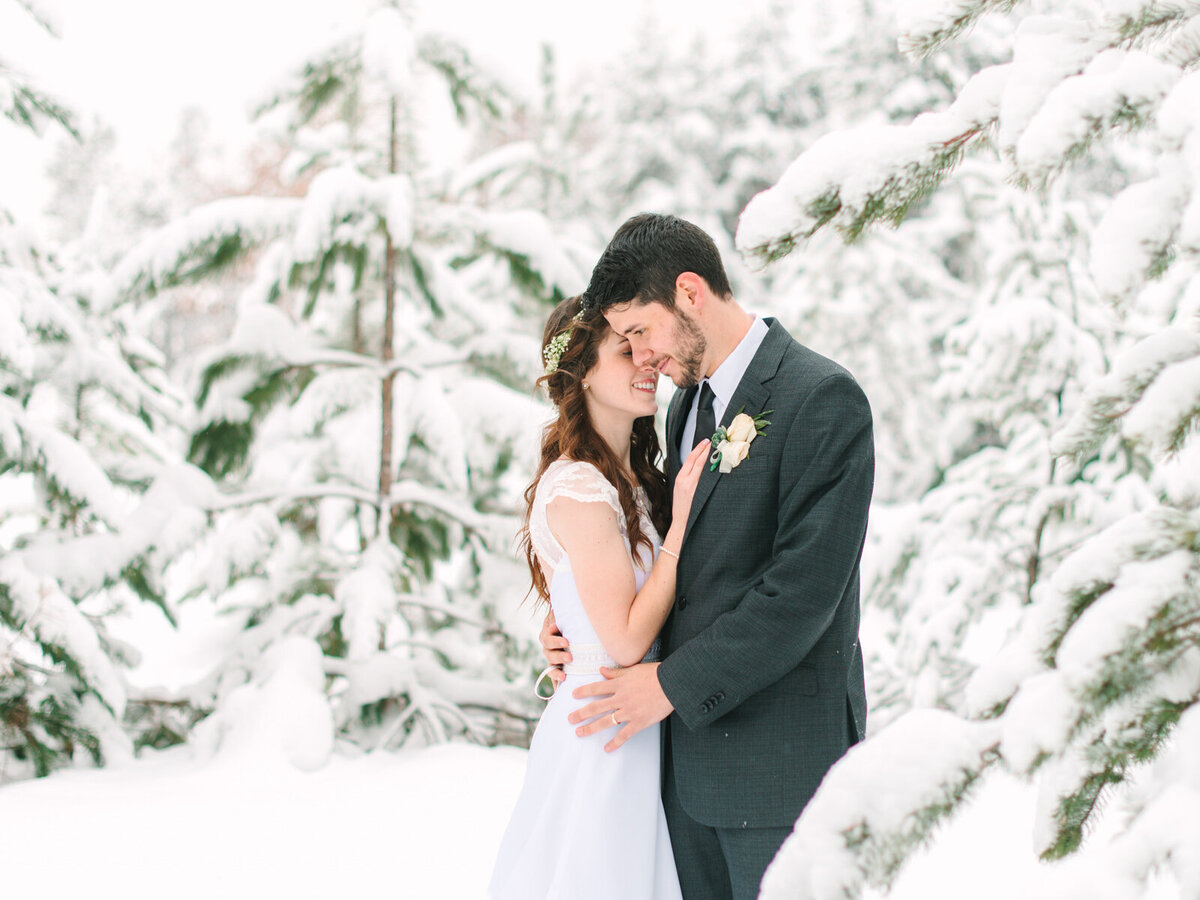 wisconsin-winter-snow-wedding-couple-rhinelander-kassieanaphotography.com