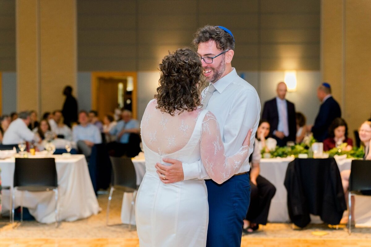 processed_ElianaMelmedPhotography_JewishWeddingPhotographer_ShulaNoah_Dancing-226
