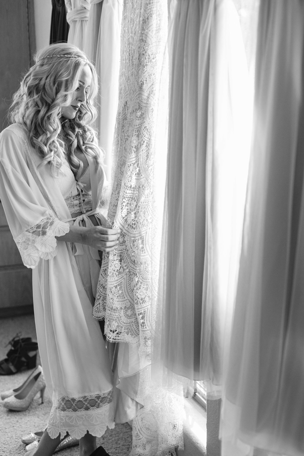 Boho bride in black and white photos