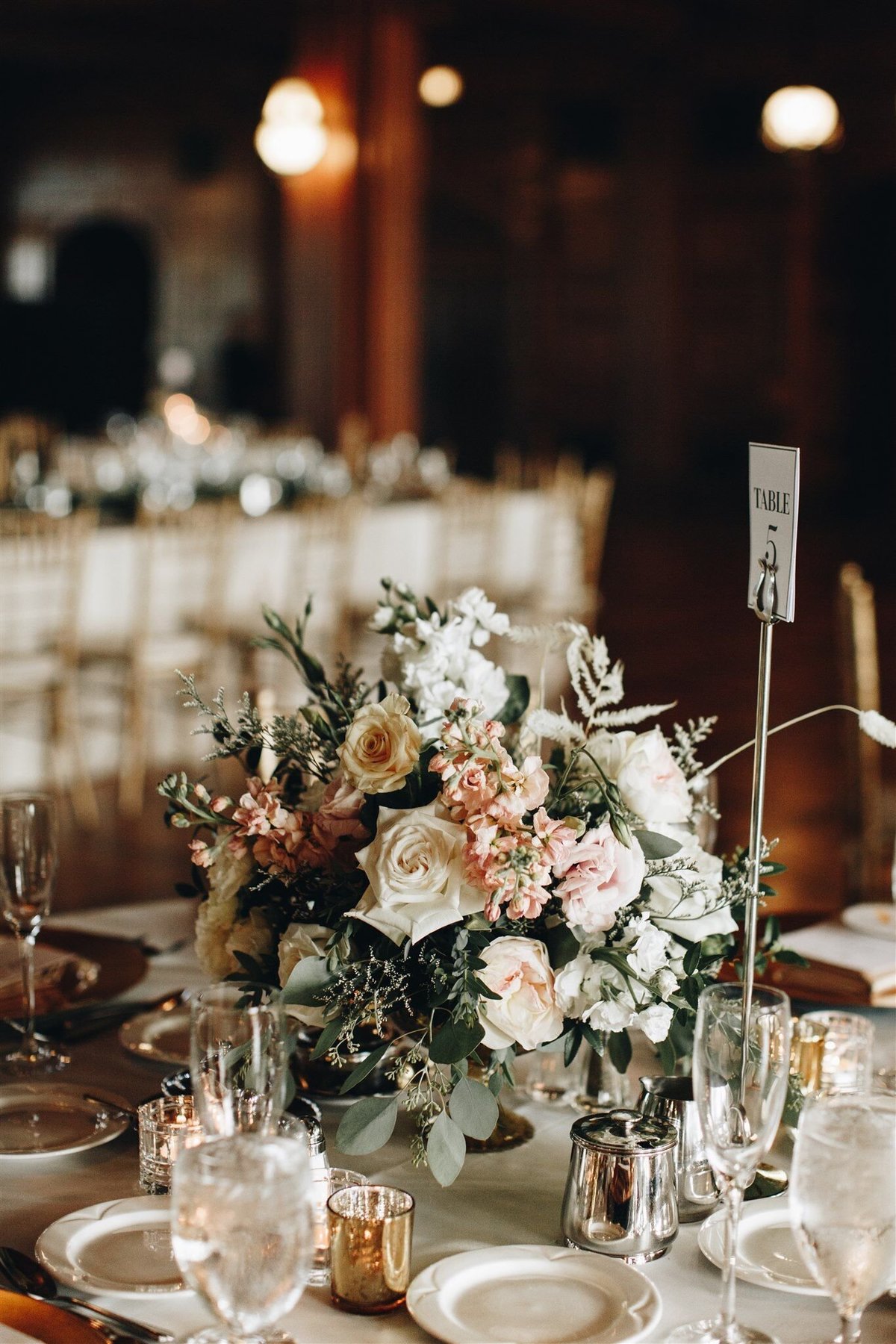 scottish-rite-cathedral-neutral-wedding-solstice-floral10