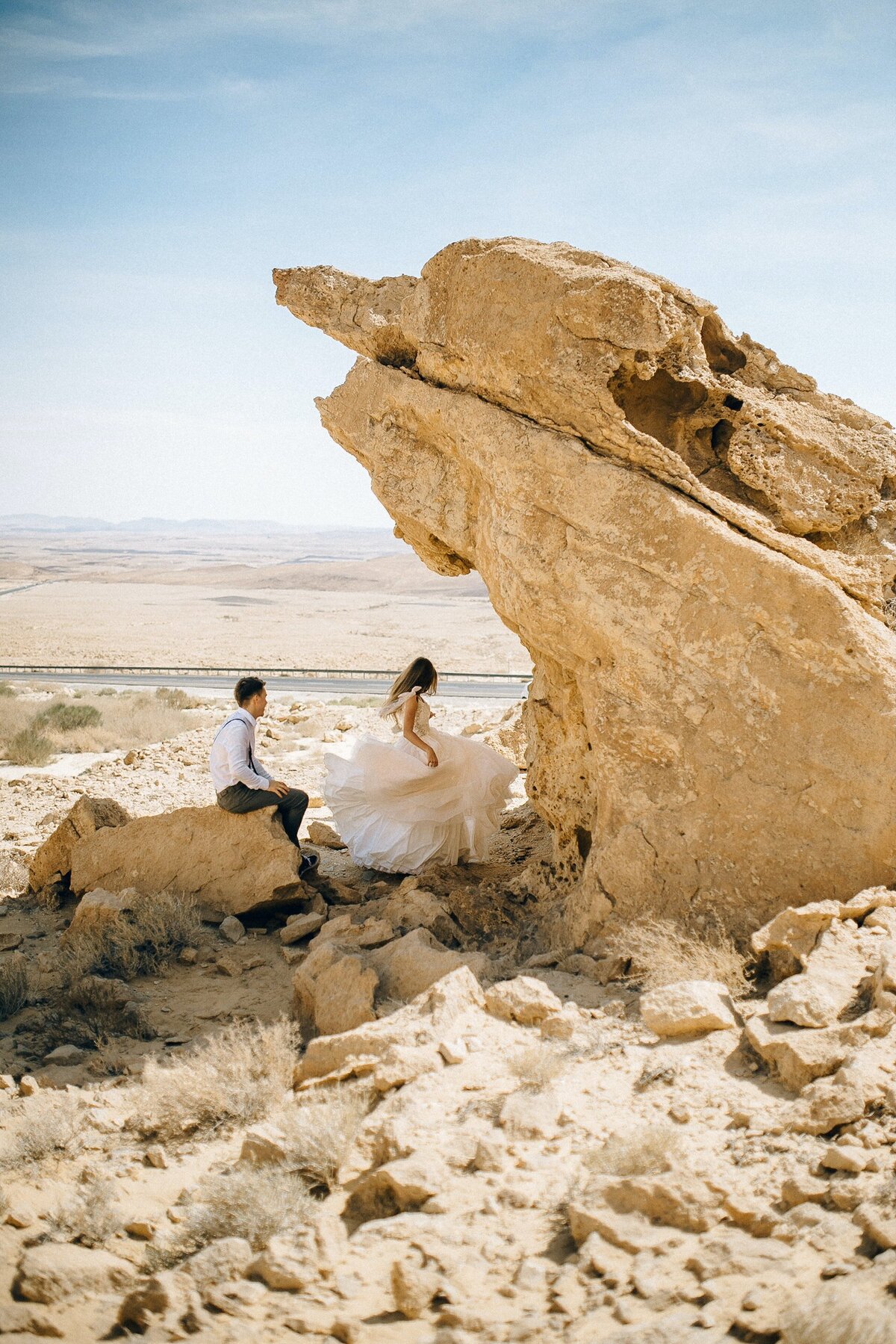 bride-and-groom-walking-in-desert