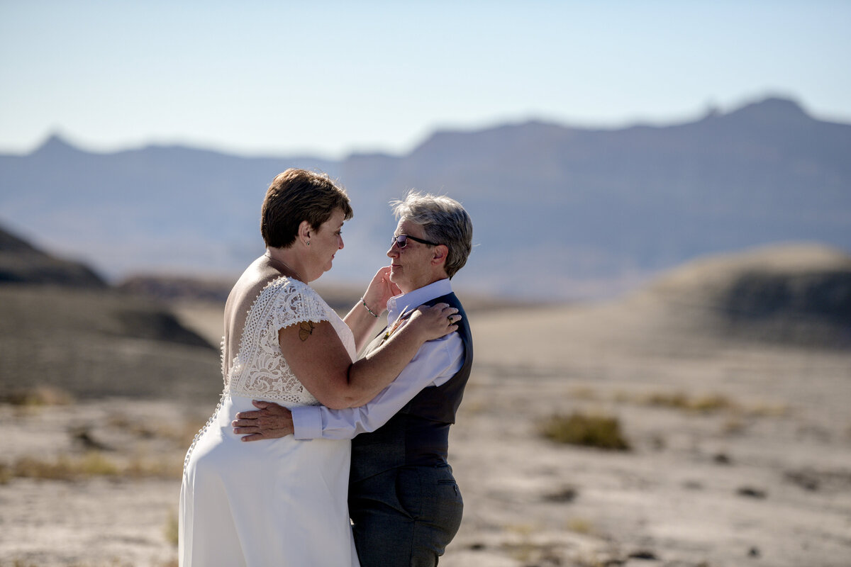 10.19.20 Elopement at Alstrom Point Vicky and Paige Photography by Terri Attridge-169