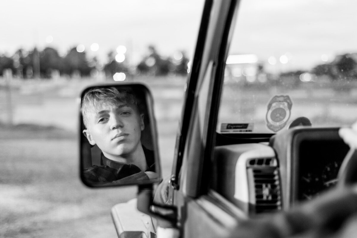 high-school-senior-boy-jeep-mirror-littleton