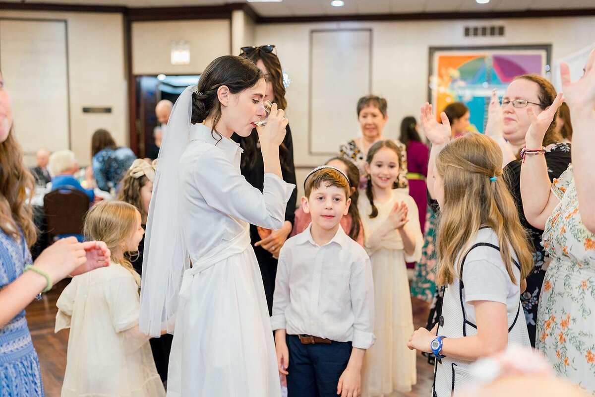 Eliana-Melmed-Photography-Chicago-LosAngeles-Jewish-WeddingPhotographer-CarmiKalman-WomensDancing-00122