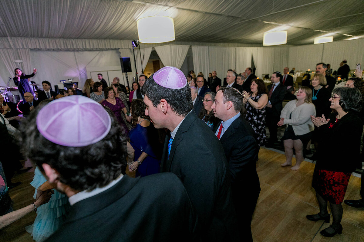 Eliana-Melmed-Photography-Chicago-LosAngeles-Jewish-WeddingPhotography-SimchaDancing-00209