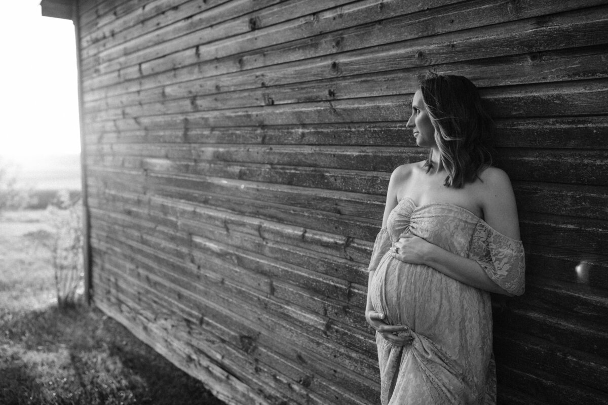 Outdoor-Country-Maternity-Session-MIlwaukee10