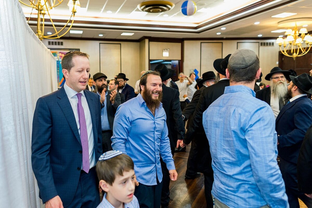 Eliana-Melmed-Photography-Chicago-LosAngeles-Jewish-WeddingPhotographer-CarmiKalman-MensDancing-00119
