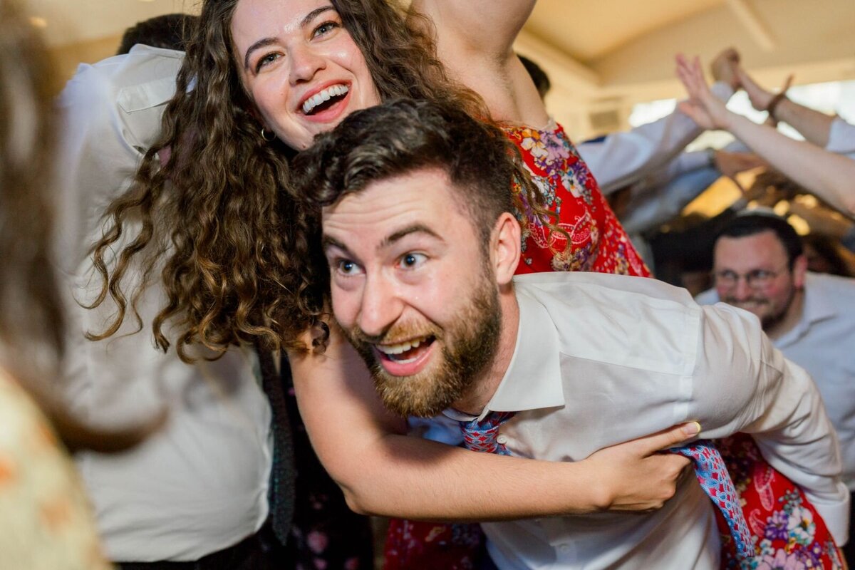Eliana-Melmed-Photography-Chicago-LosAngeles-Jewish-WeddingPhotography-ShulaNoah-Simcha-Dancing-00003