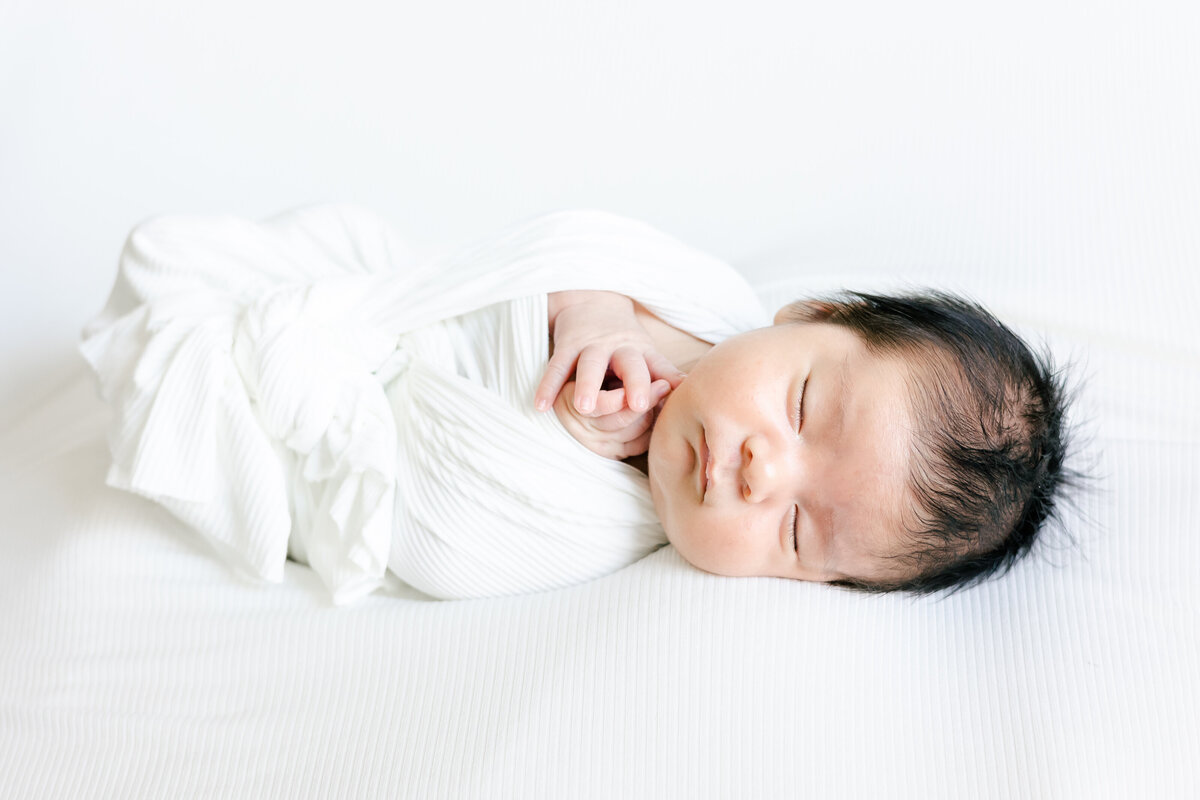dallas-in-home-newborn-photographer-lifestyle-and-posed-18