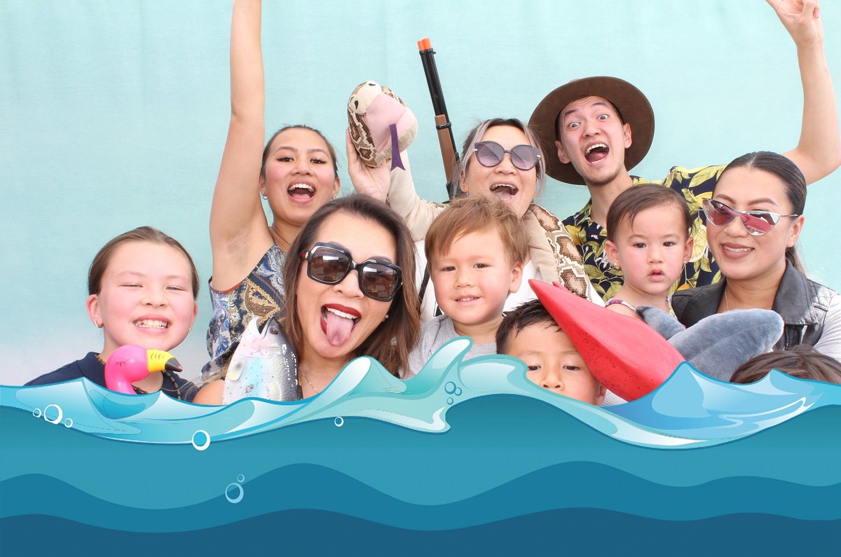 family ocean photo booth