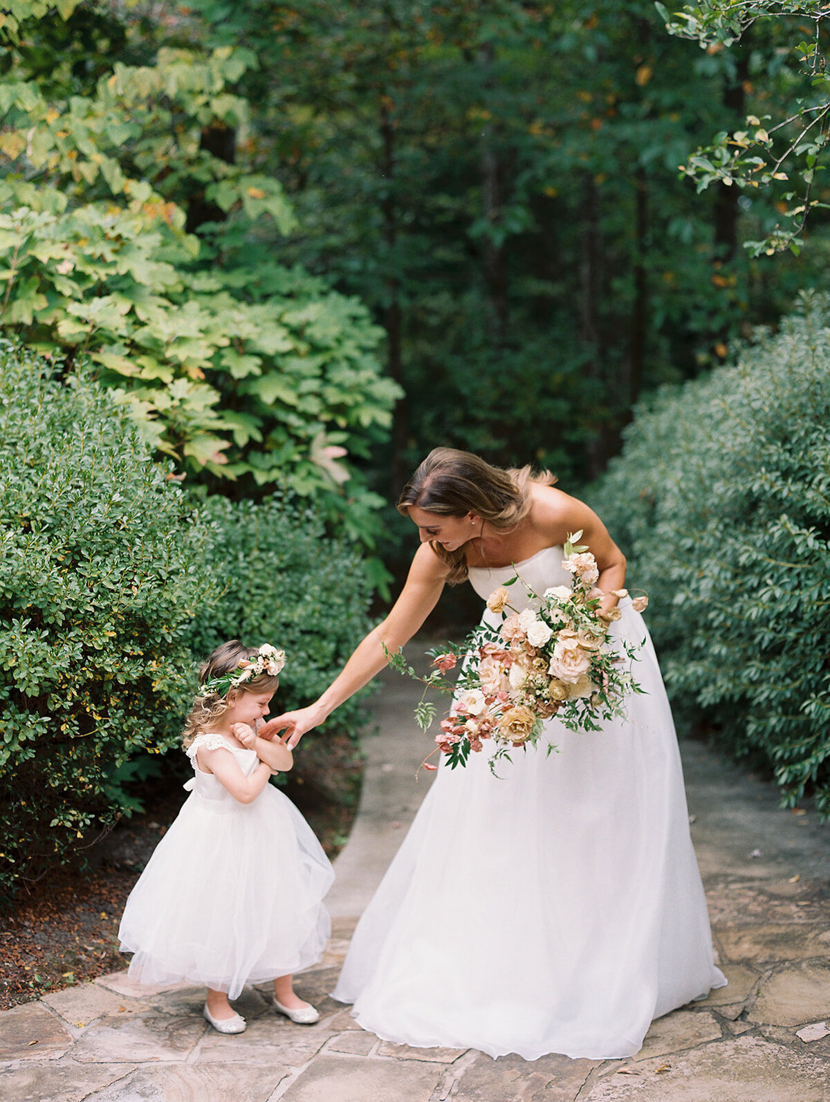 flower-girl-with-bride