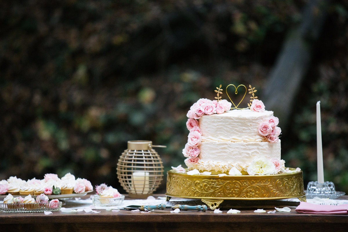 boho wedding cake on gold platter
