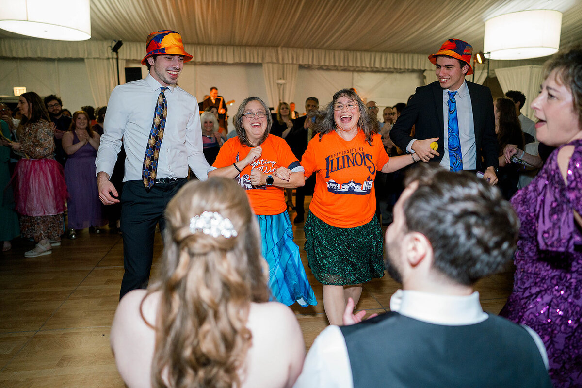 Eliana-Melmed-Photography-Chicago-LosAngeles-Jewish-WeddingPhotography-SimchaDancing-00115