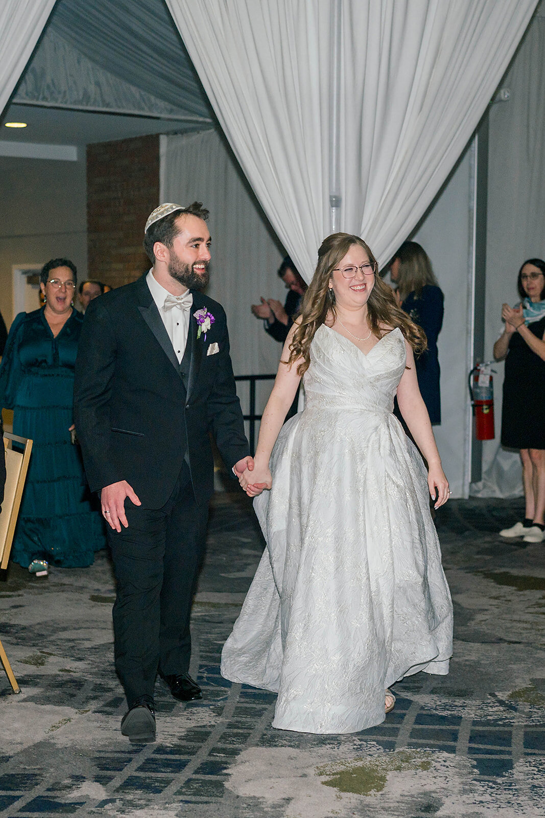 Eliana-Melmed-Photography-Chicago-LosAngeles-Jewish-WeddingPhotography-SimchaDancing-00250
