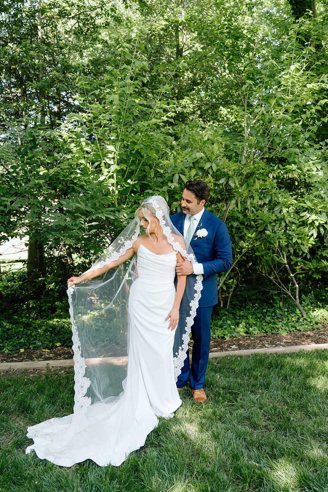 virginia-wedding-alex-ricky-sneaks-49