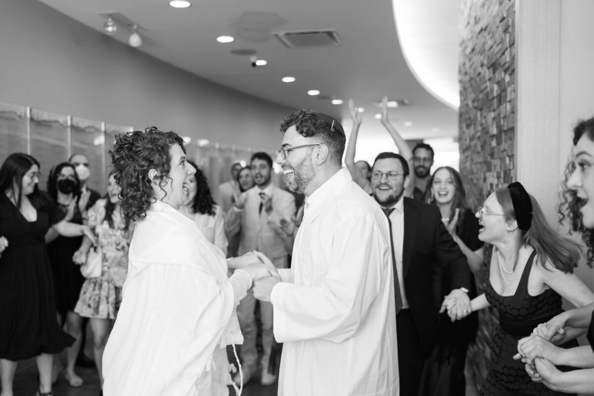 Eliana-Melmed-Photography-Chicago-LosAngeles-Jewish-WeddingPhotography-ShulaNoah-Chuppah-00198