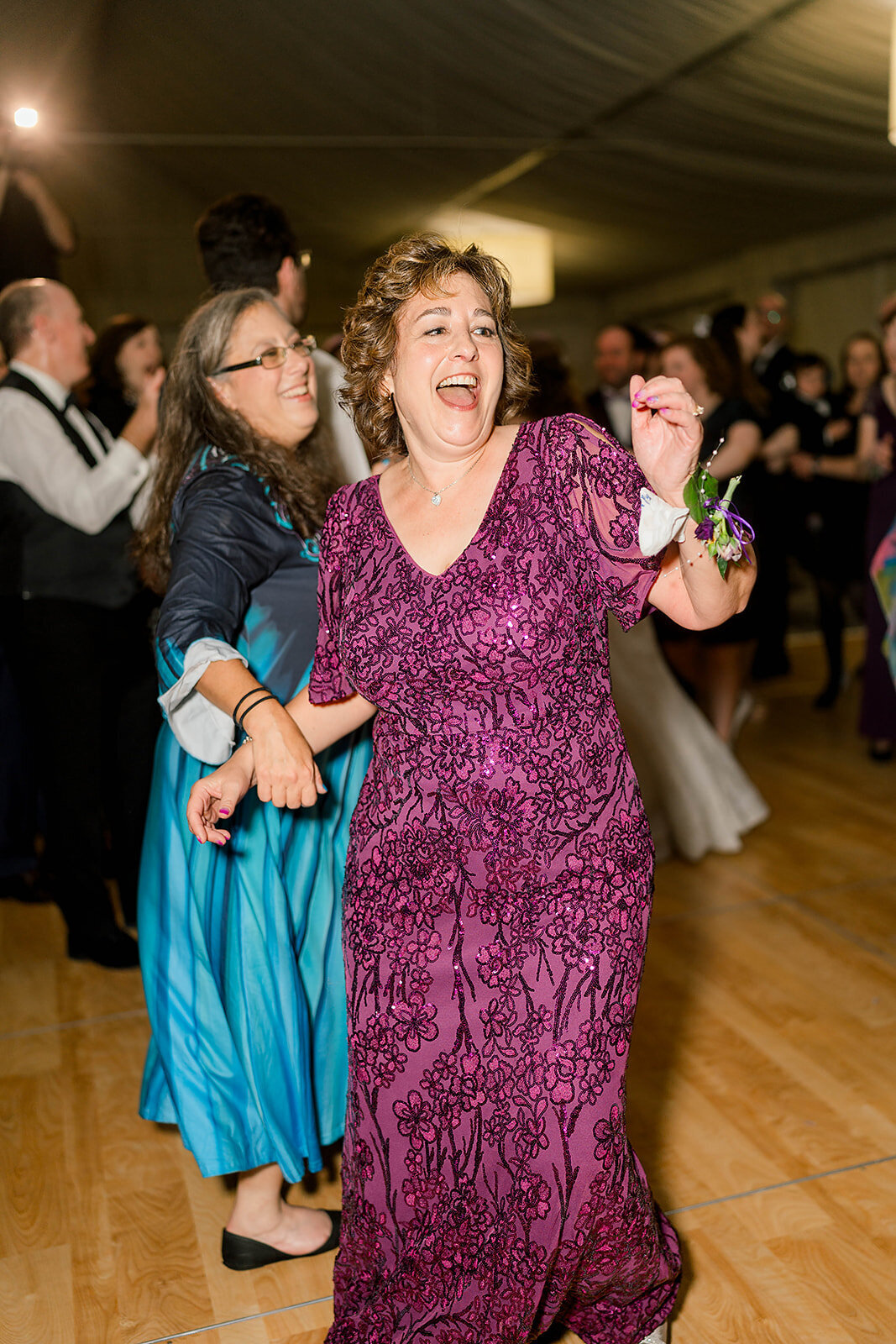 Eliana-Melmed-Photography-Chicago-LosAngeles-Jewish-WeddingPhotography-SimchaDancing-00174