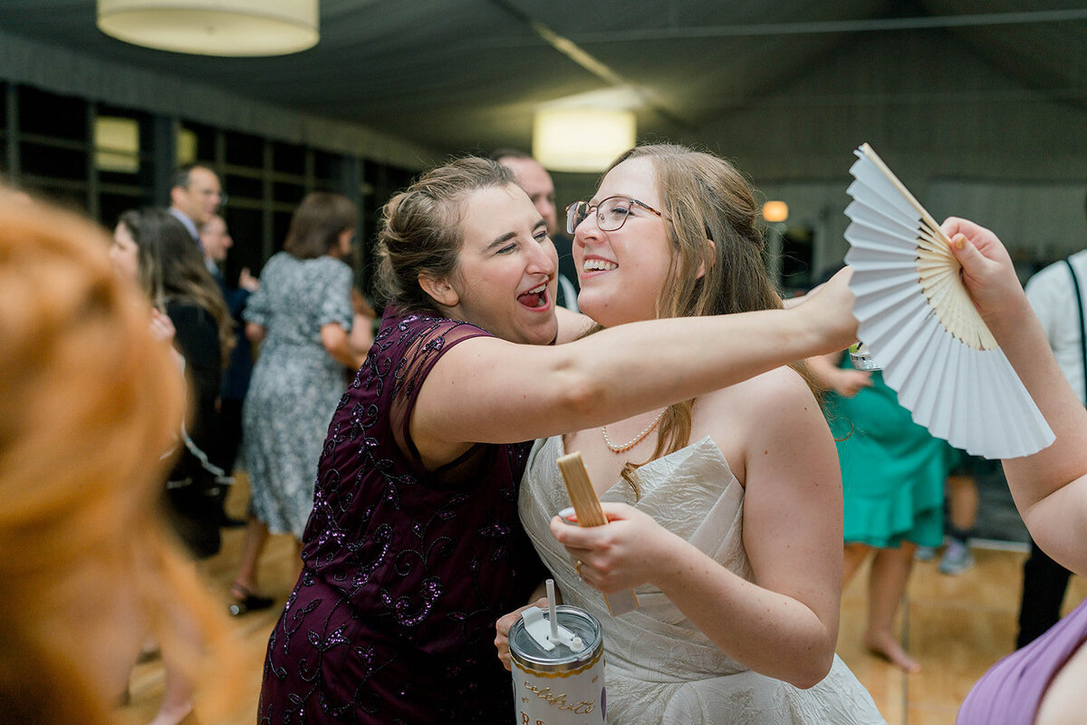 Eliana-Melmed-Photography-Chicago-LosAngeles-Jewish-WeddingPhotography-Dancefloor-00052