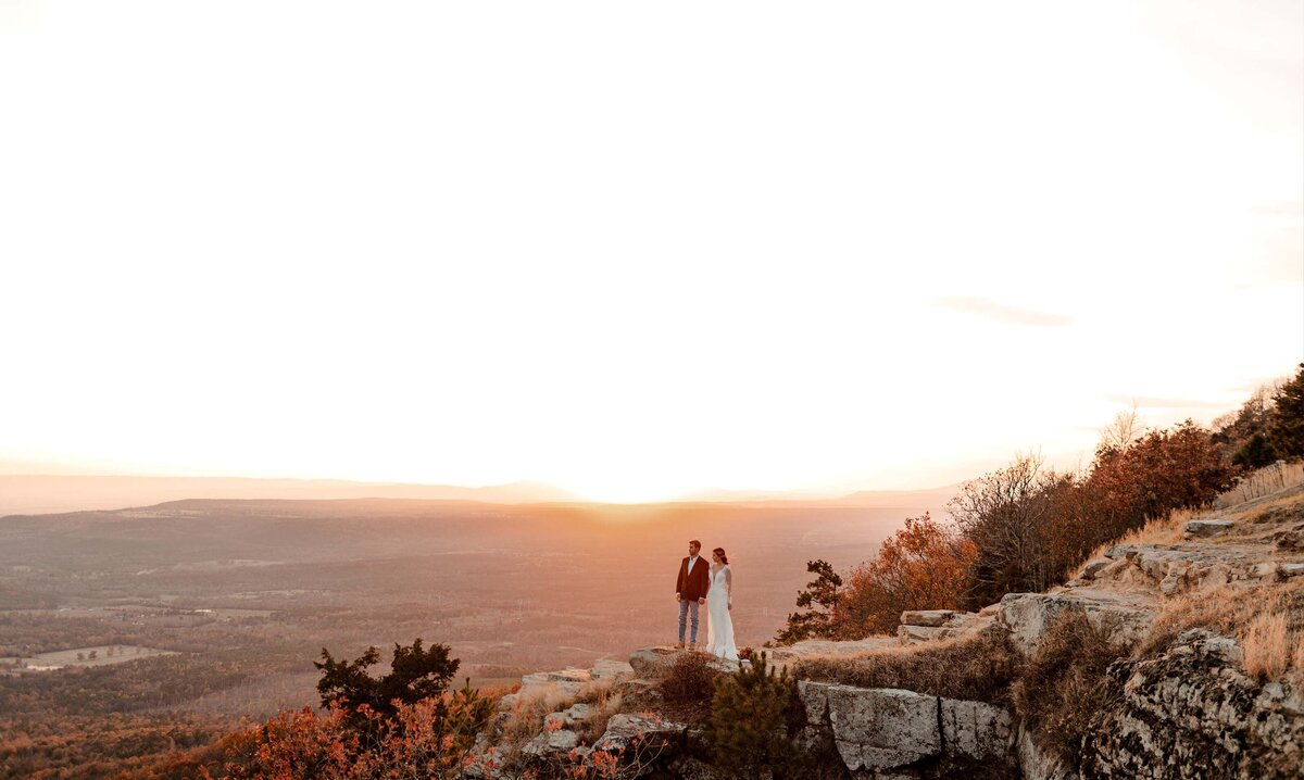 alice-mclain-photography-arkansas-wedding-couple-sunset-state-park