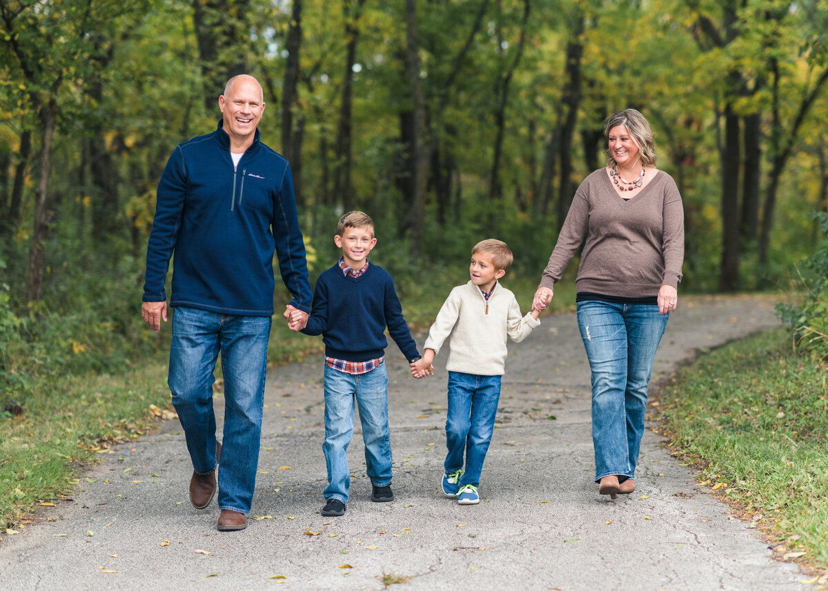Des-Moines-Iowa-Family-Photographer-Theresa-Schumacher-Photography-Fall-Park-Walking