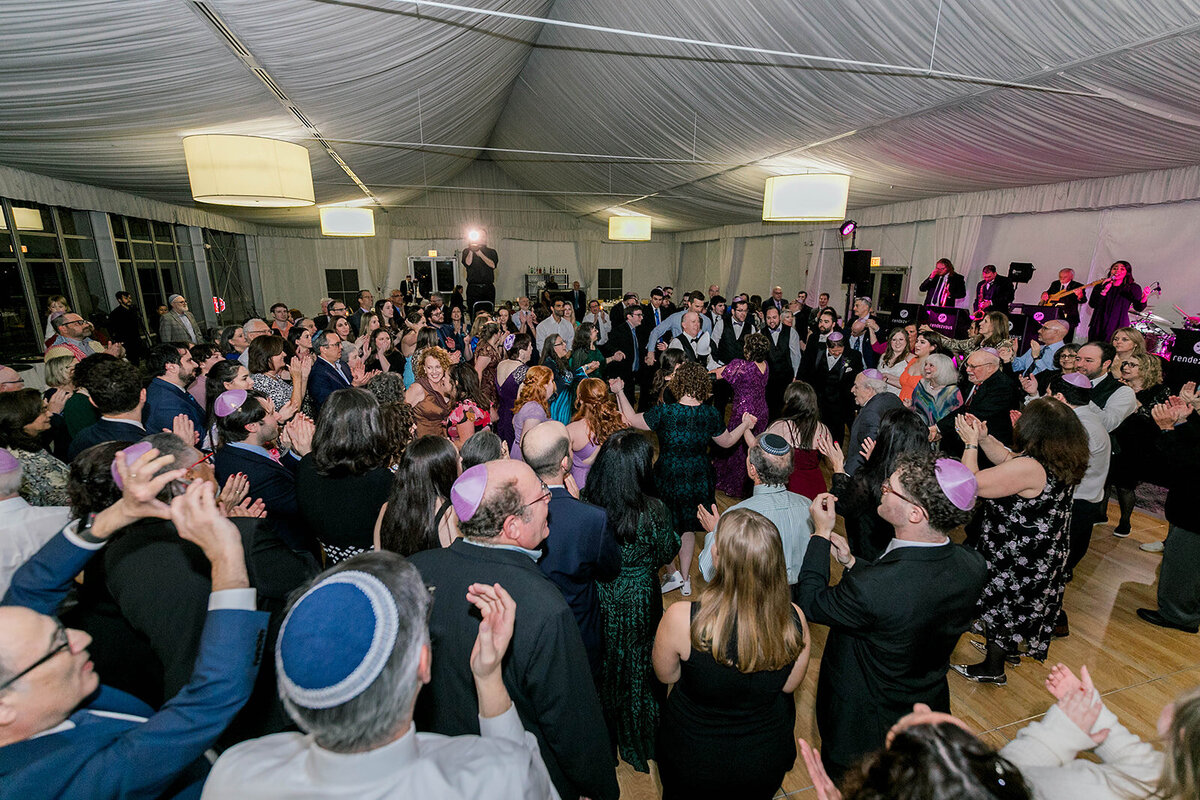 Eliana-Melmed-Photography-Chicago-LosAngeles-Jewish-WeddingPhotography-SimchaDancing-00196