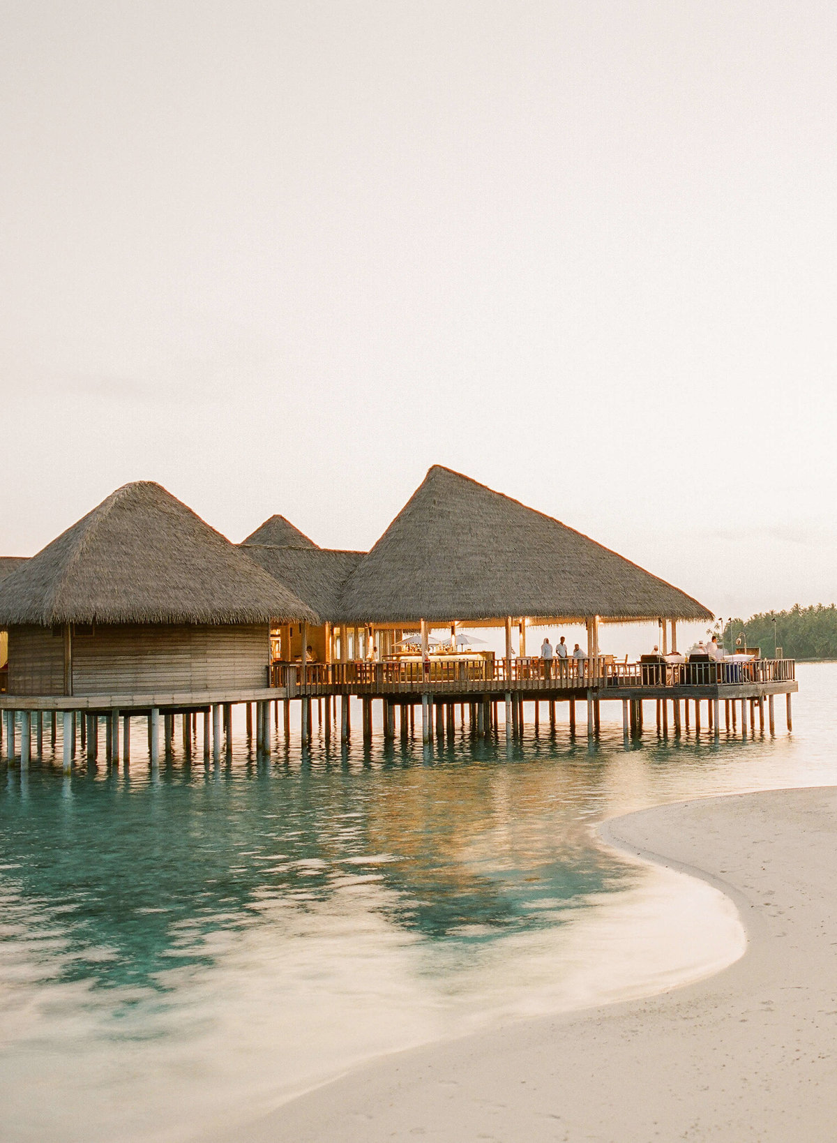 40-KTMerry-destinationwedding-beach-bungalows-Maldives