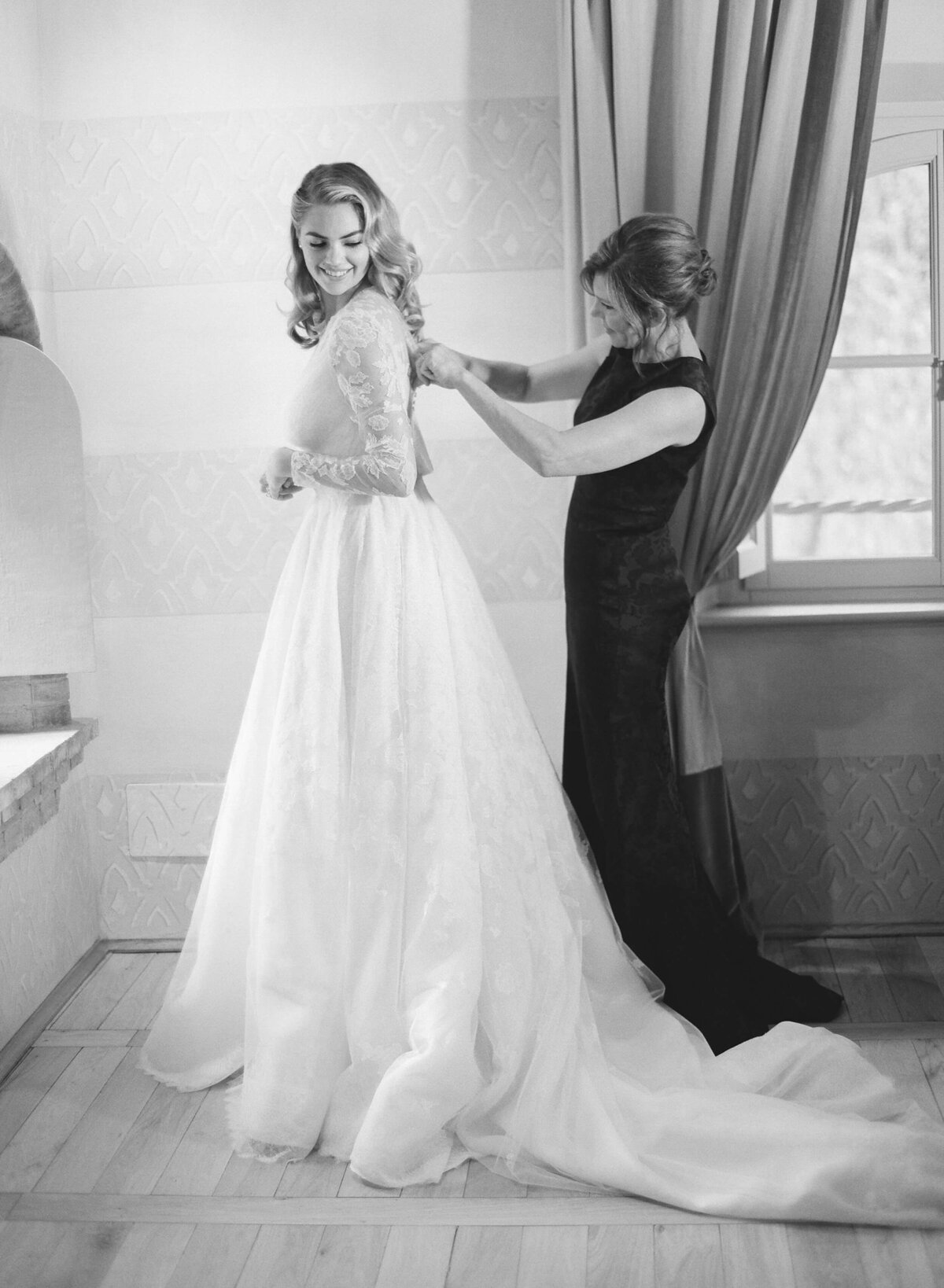 9-KTMerry-weddings-Kate-Upton-Valentino-gown