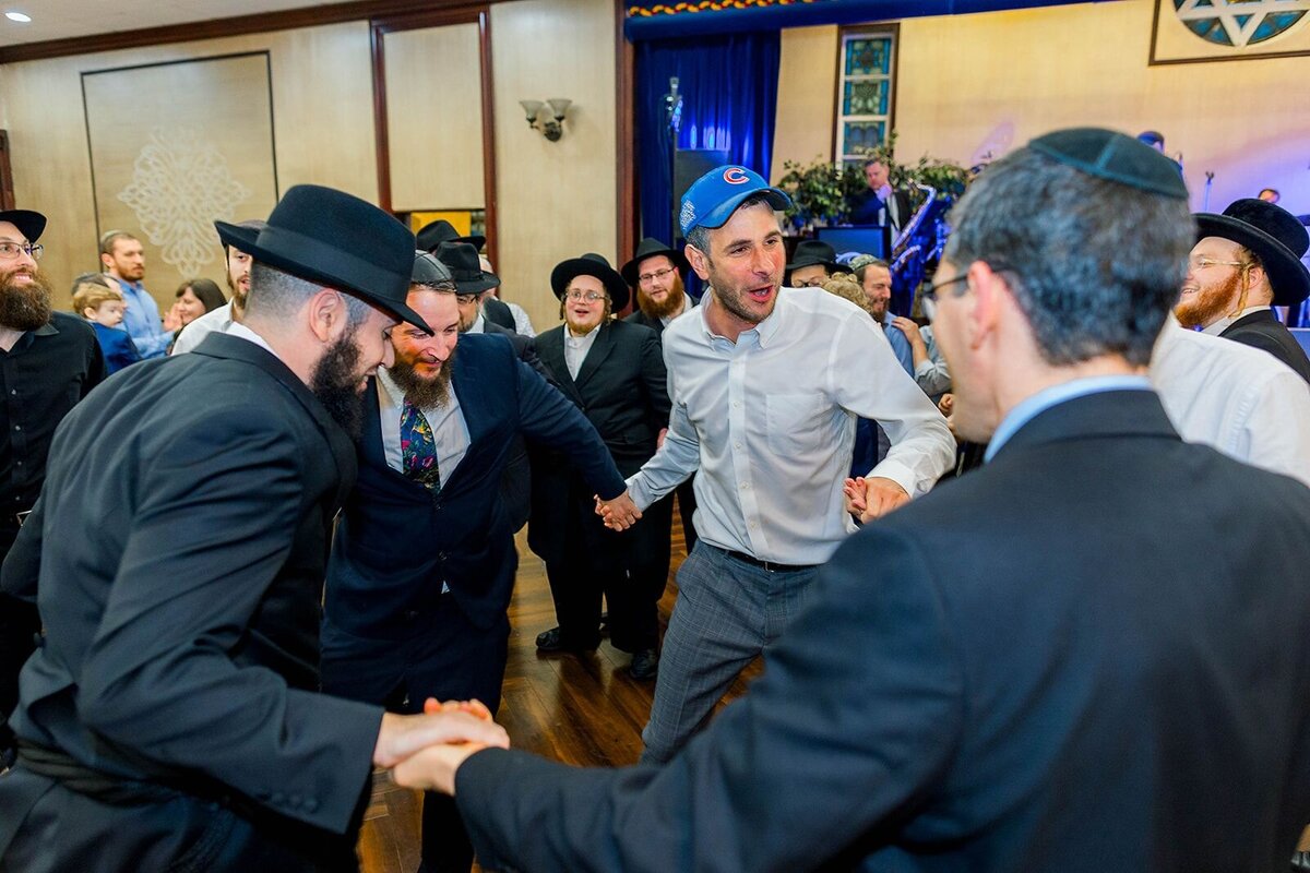 Eliana-Melmed-Photography-Chicago-LosAngeles-Jewish-WeddingPhotographer-CarmiKalman-MensDancing-00011